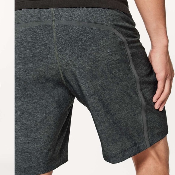 Lululemon Men’s Pace Breaker Short 9” Inseam Blue/Gray Geometric - Picture 10 of 11